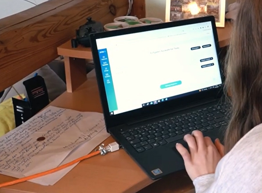MatheFred am Laptop